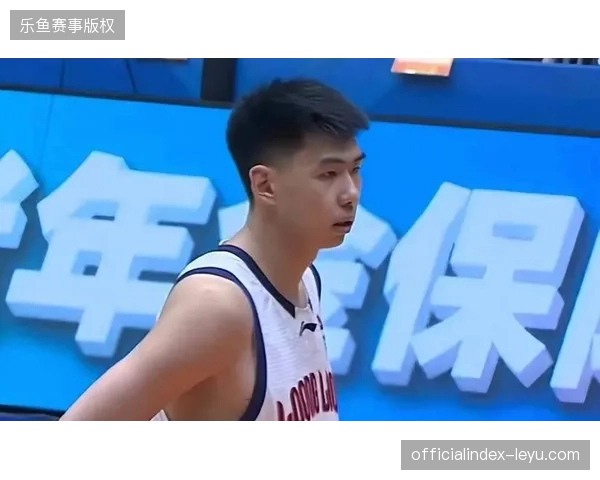 广州龙狮中锋徐昕数据全面跃升，从角色球员蜕变为内线核心并斩获MIP奖项